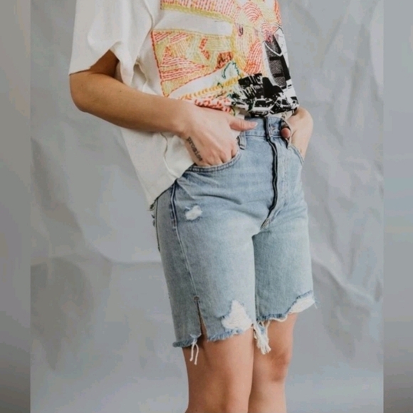 We The Free‎ Denim Short Size 26 Bermuda 10" Inseam Distressed Holes Frayed Hem - Picture 15 of 15